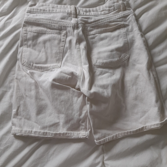 White Short - Picture 2 of 2